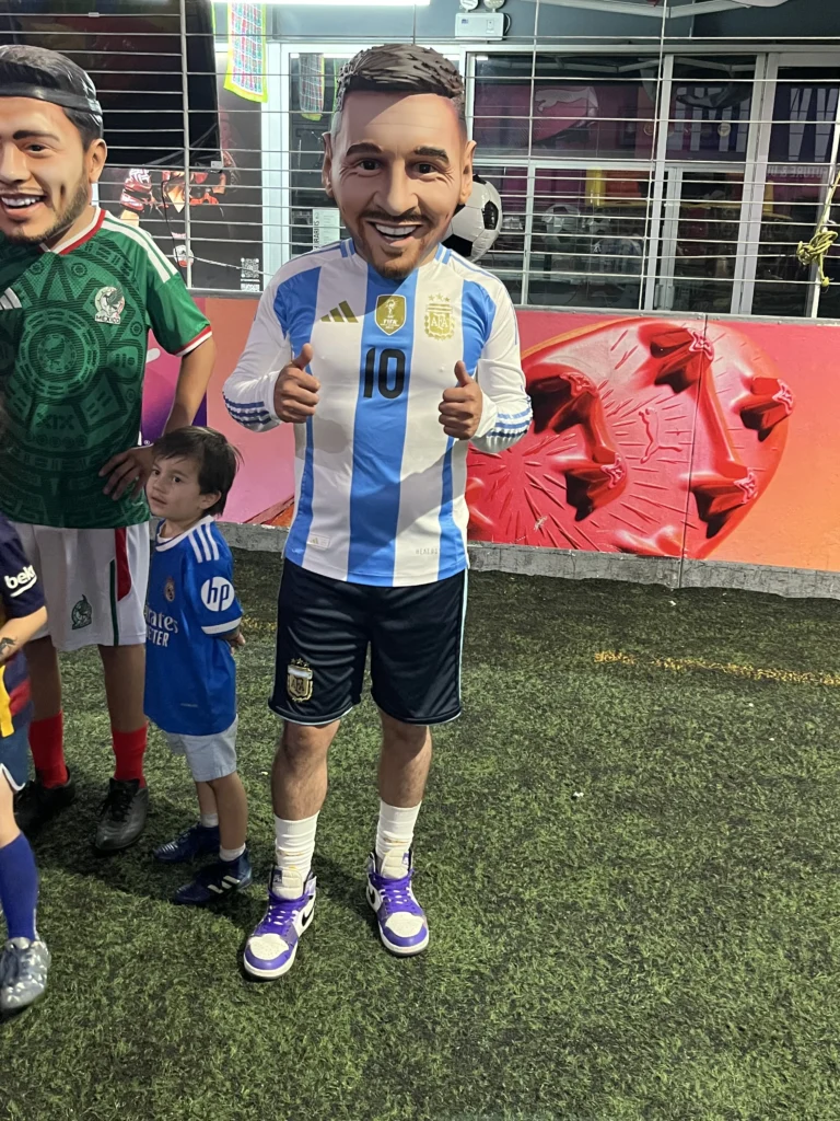 show de fútbol para fiestas con Messi